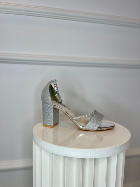 Sandały na słupku PARTY srebro Sandały na słupku PARTY srebro